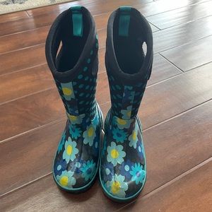 Bogs boots kids size 12